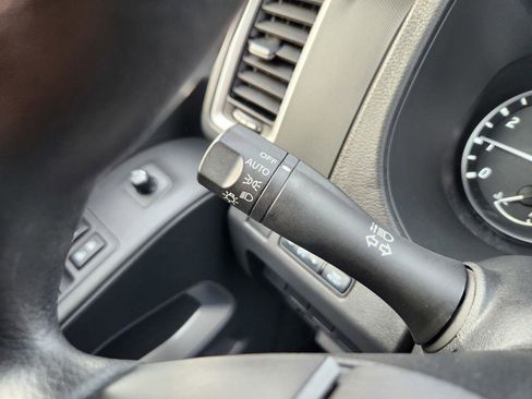 Used 2024 Nissan Frontier SV image 21