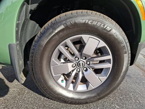 Used 2025 Nissan Frontier SV w/ SV Convenience Package image 8