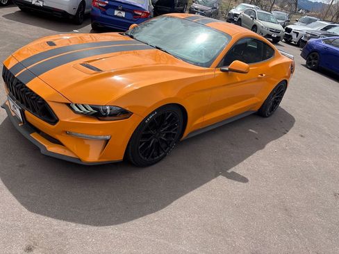 Used 2018 Ford Mustang Coupe image 3