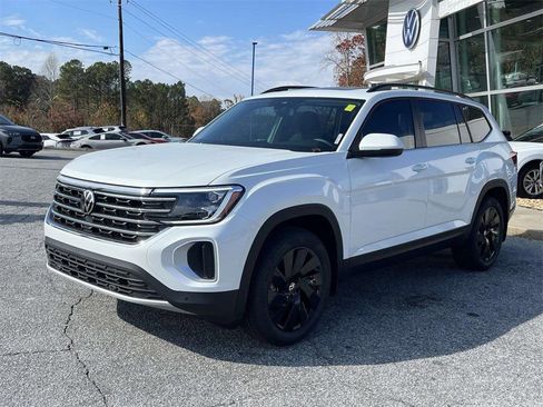 Used 2026 Volkswagen Atlas SE FWD image 9