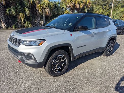 Used 2025 Jeep Compass Trailhawk AWD/4WD image 8