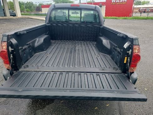 Used 2013 Toyota Tacoma 4x4 Regular Cab image 11