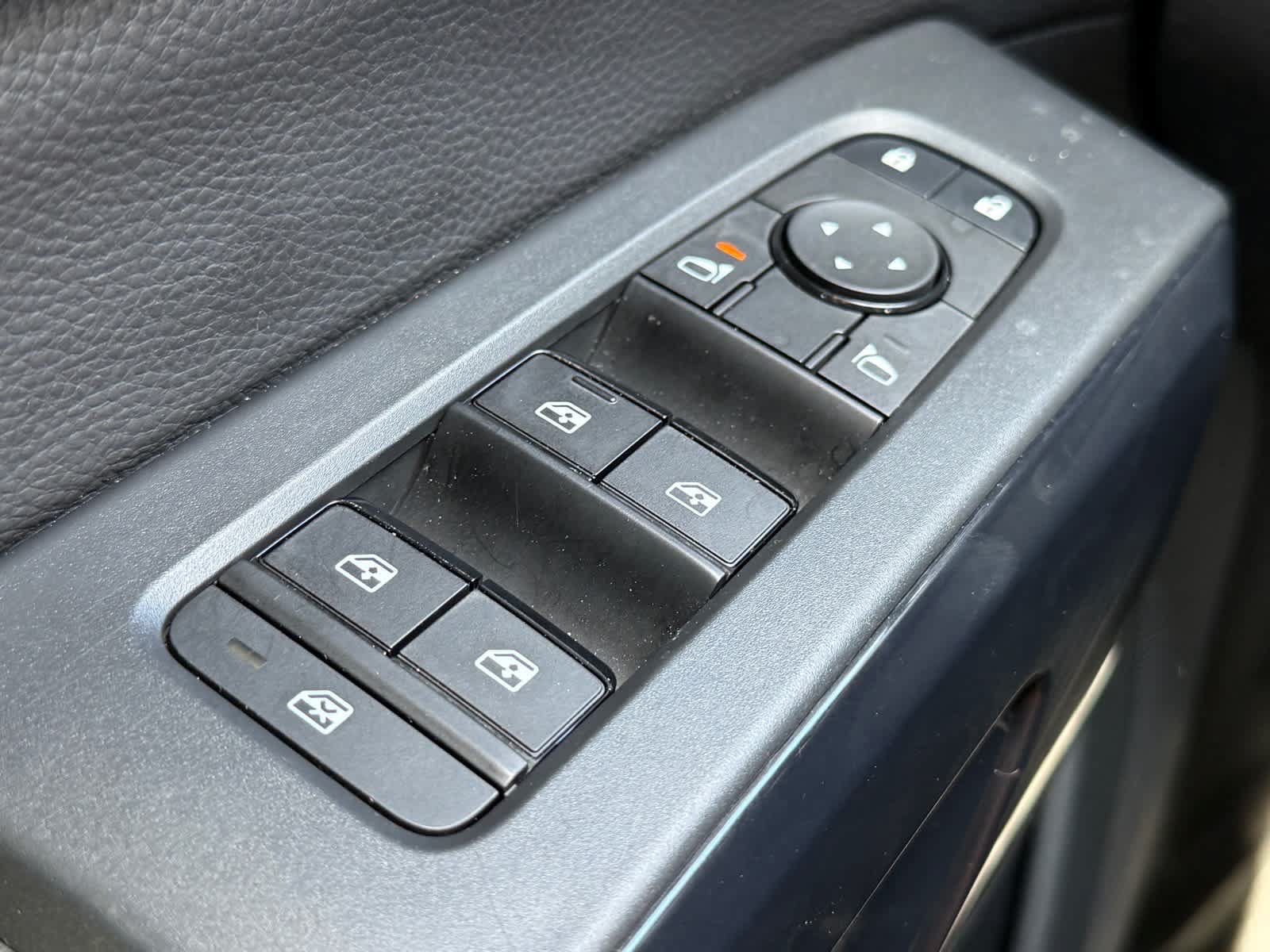 Used 2025 Nissan Pathfinder SV AWD/4WD image 16