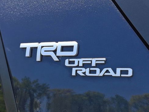 Used 2021 Toyota 4Runner TRD Off-Road Premium w/ Moonroof Package AWD/4WD image 31