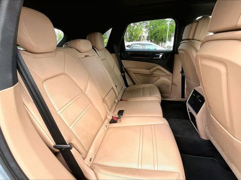 Used 2021 Porsche Cayenne AWD/4WD image 19