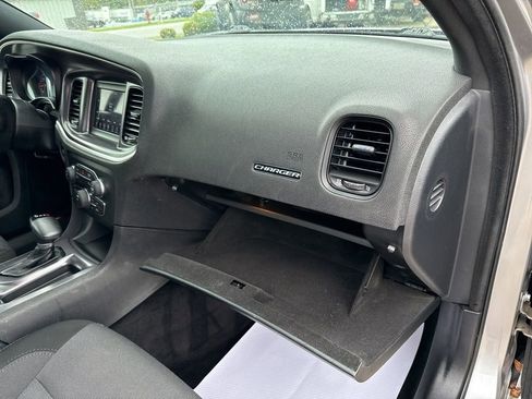 Used 2018 Dodge Charger SXT w/ Blacktop Package RWD image 40
