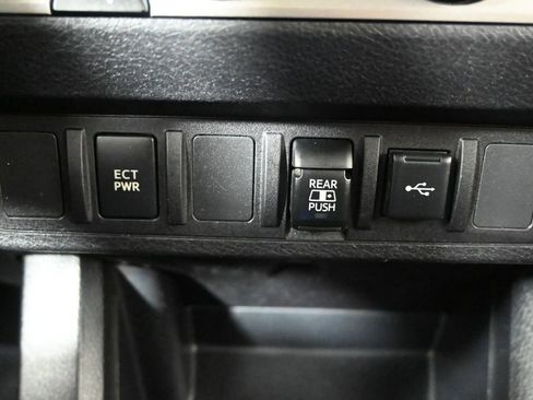 Used 2020 Toyota Tacoma SR5 AWD/4WD image 29