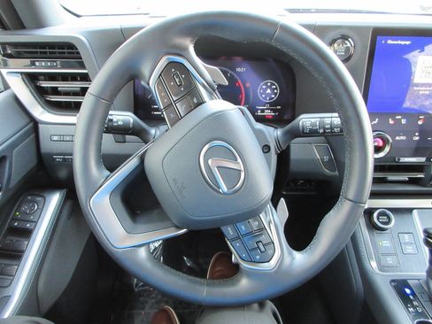 Used 2024 Lexus GX 550 w/ Accessory Package (2T) AWD/4WD image 40