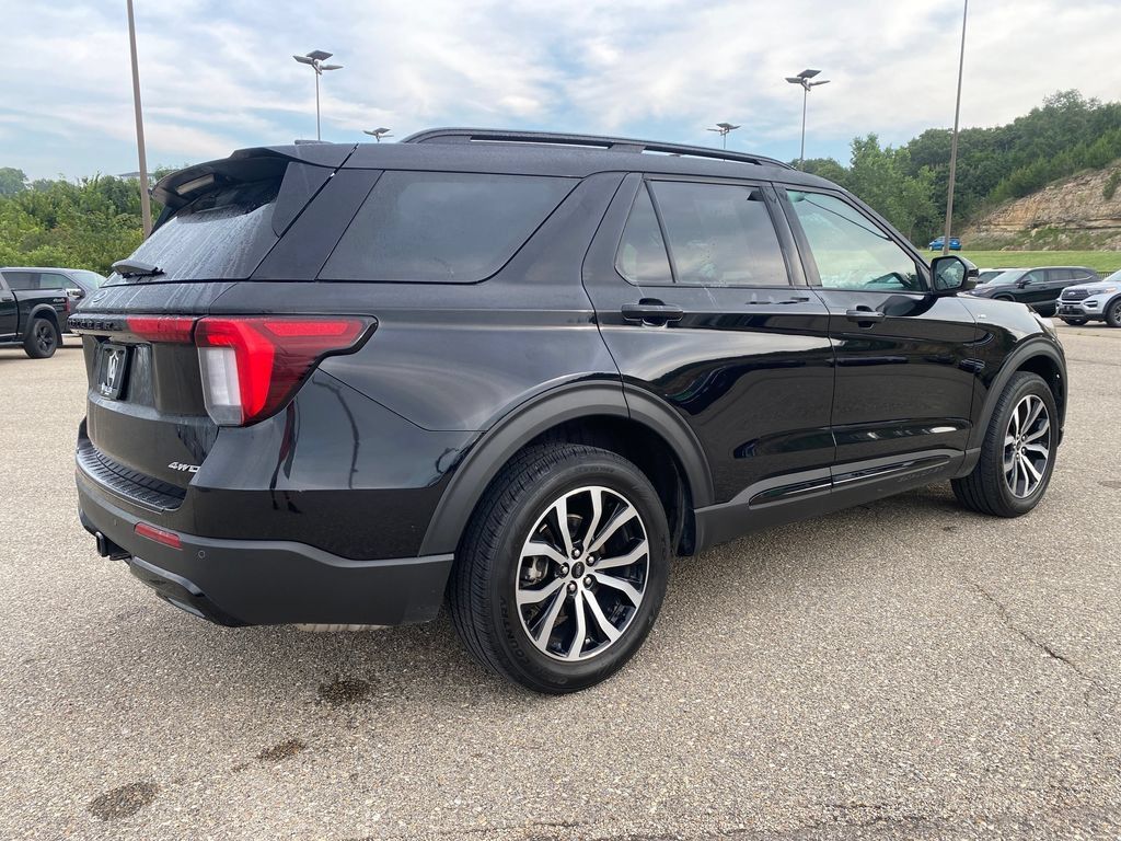 Used 2025 Ford Explorer ST-Line AWD/4WD image 6