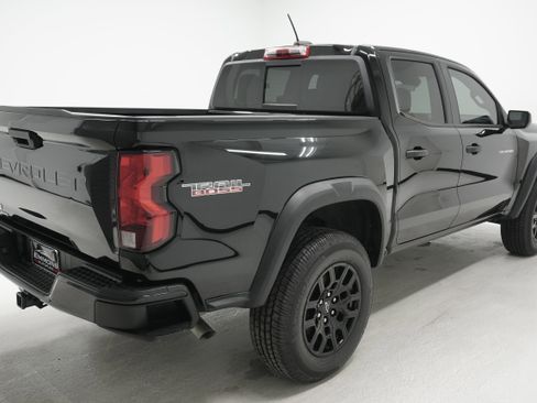 Used 2024 Chevrolet Colorado Trail Boss w/ Advanced Trailering Package AWD/4WD image 4