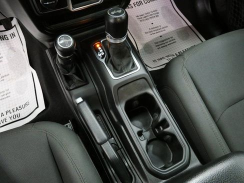 Used 2021 Jeep Wrangler Sport image 27