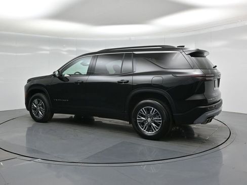 Used 2024 Chevrolet Traverse LT image 7