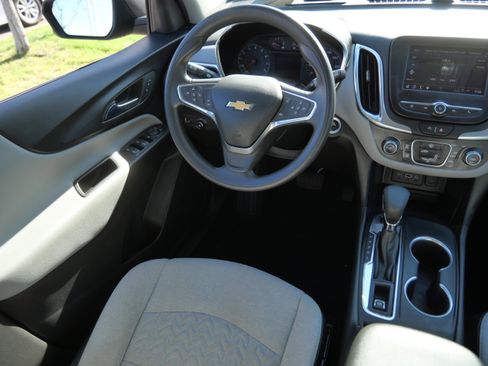 Used 2022 Chevrolet Equinox LS AWD/4WD image 9
