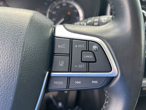 Used 2023 Toyota Highlander L image 46