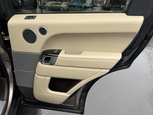 Used 2017 Land Rover Range Rover Sport HSE image 19
