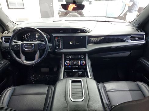 Used 2023 GMC Yukon Denali w/ Advanced Technology Package RWD image 11