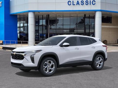 New 2026 Chevrolet Trax LS w/ LS Convenience Package FWD image 2