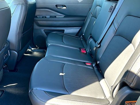 New 2026 Nissan Pathfinder SL image 15
