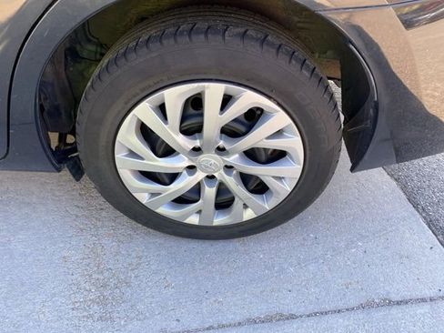 Used 2018 Toyota Corolla LE image 23