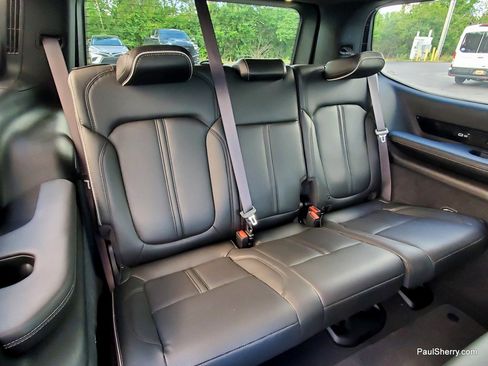 Used 2022 Jeep Grand Wagoneer Series II w/ Convenience Group III AWD/4WD image 13