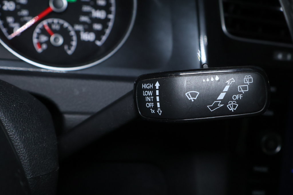 Used 2019 Volkswagen Golf SE FWD image 25