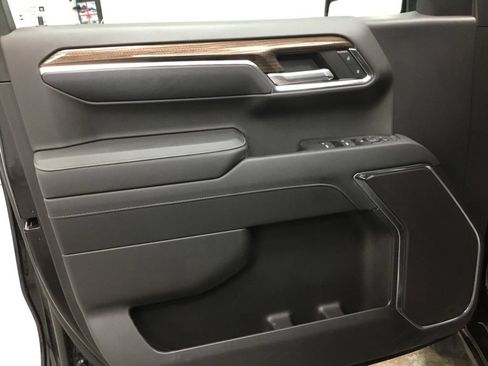 Used 2022 Chevrolet Silverado 1500 LT AWD/4WD image 9