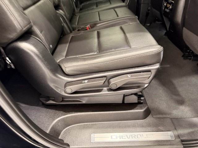 Used 2025 Chevrolet Suburban Z71 AWD/4WD image 29
