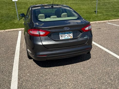 Used 2016 Ford Fusion SE w/ Equipment Group 202A FWD image 2