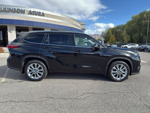 Used 2022 Toyota Highlander Limited image 8