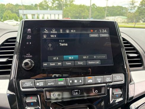 Certified 2024 Honda Odyssey Touring image 10