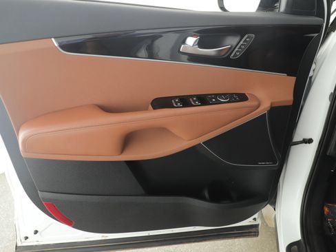 Used 2019 Kia Sorento SX image 7