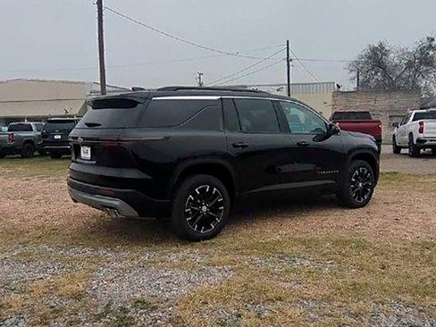 New 2026 Chevrolet Traverse LT w/ Sun and Wheel Package FWD image 8