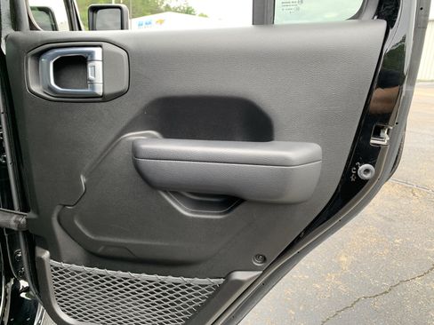 Used 2024 Jeep Wrangler Unlimited w/ Convenience Group AWD/4WD image 35