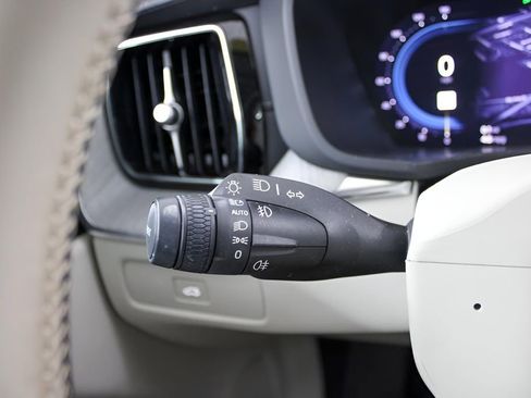 Certified 2023 Volvo XC60 B5 Ultimate w/ Climate Package image 20