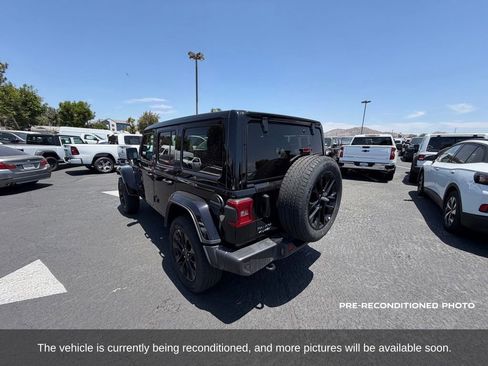 Used 2025 Jeep Wrangler Unlimited Sahara w/ Safety Group AWD/4WD image 3