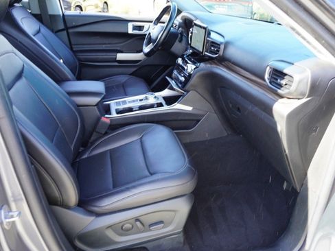 Used 2022 Ford Explorer Limited w/ Equipment Group 301A RWD image 14