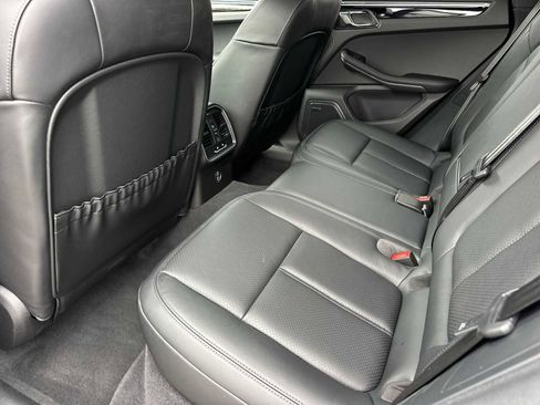 Used 2025 Porsche Macan image 14