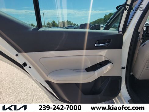 Used 2022 Nissan Altima 2.5 Platinum AWD/4WD image 15