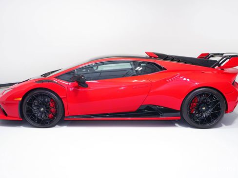 Used 2023 Lamborghini Huracan STO image 5