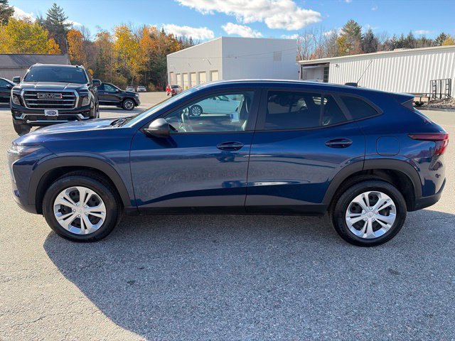 Used 2024 Chevrolet Trax LS w/ Driver Confidence Package FWD image 3