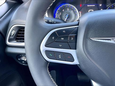 Used 2025 Chrysler Pacifica Select FWD image 22