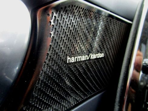 Used 2020 Volvo XC40 T5 Momentum w/ Protection Package Premier image 26