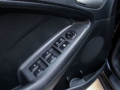 Used 2017 Kia Forte LX image 13