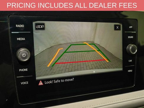 Used 2025 Volkswagen Taos SE AWD/4WD image 13