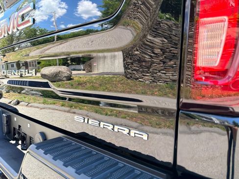 Used 2023 GMC Sierra 1500 Denali w/ Technology Package AWD/4WD image 10
