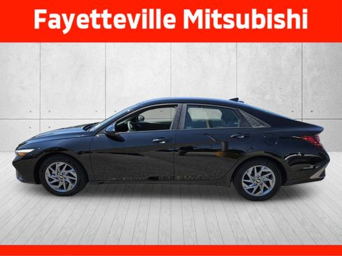 Used 2024 Hyundai Elantra SEL FWD image 4