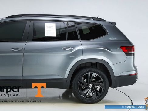 Used 2023 Volkswagen Atlas SE w/ Black Wheel Package FWD image 4