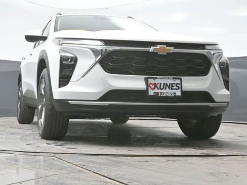 New 2026 Chevrolet Trax LT w/ Driver Confidence Package FWD image 42