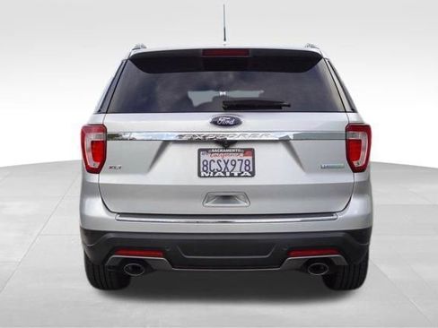 Used 2018 Ford Explorer XLT w/ Equipment Group 202A image 4