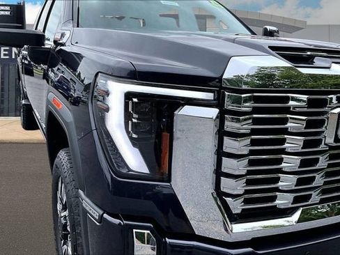 Certified 2025 GMC Sierra 3500 Denali w/ Denali Reserve Package AWD/4WD image 29